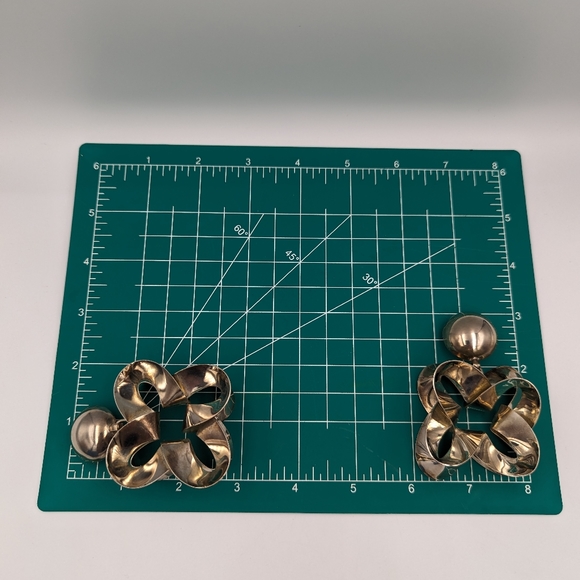 Vintage Stunning Sculptural Bow Design Statement Silver tone Clip on Earrings - Picture 10 of 10